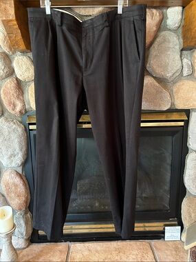 Dockers Black Easy Classic D3 Pleated Fit Khaki Stretch Pants, Size 42W x 30 L
